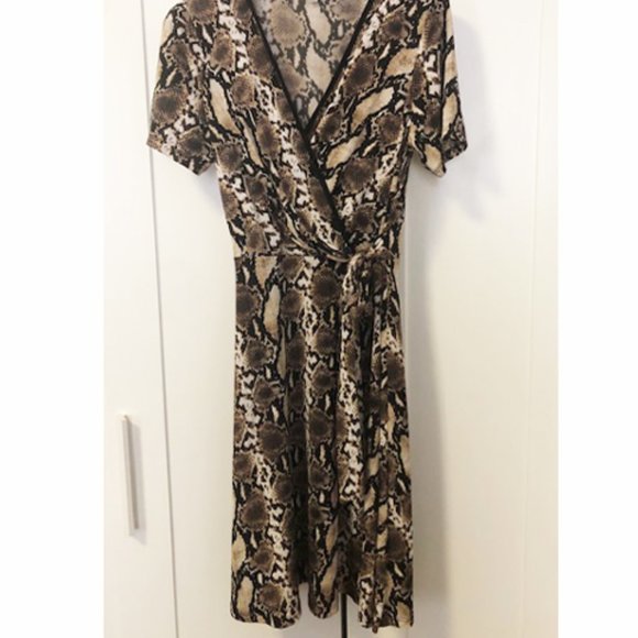 Studio One Dress Snake print python faux wrap skater fit flare in size 6. - Picture 2 of 4